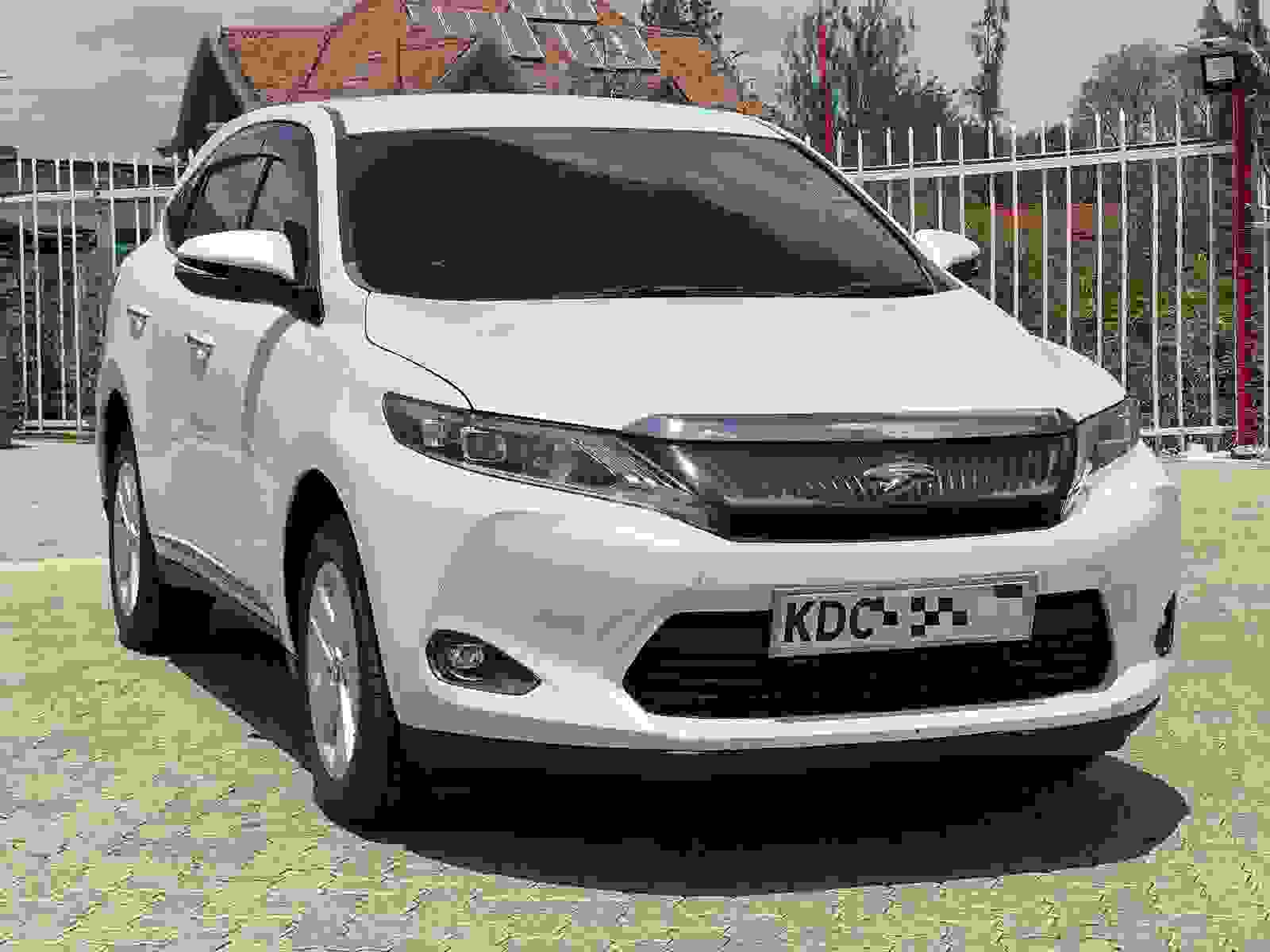 Toyota Harrier view 2