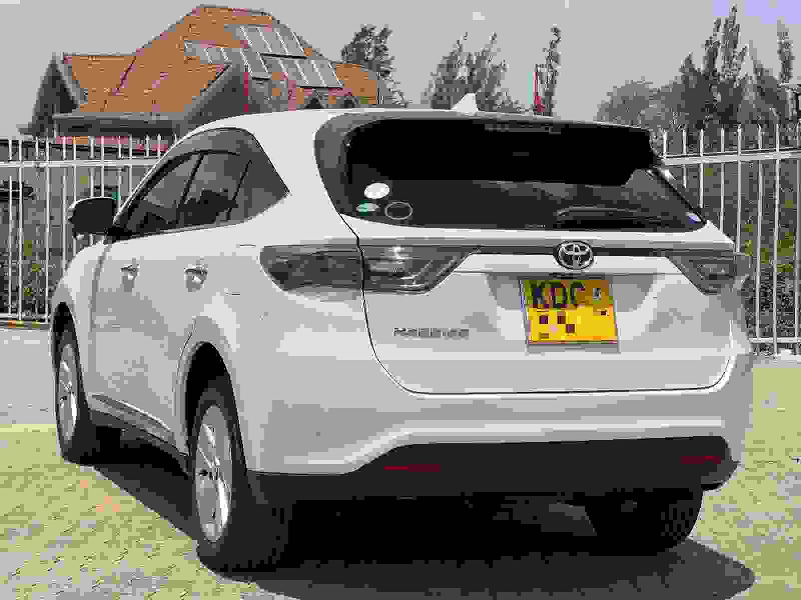 Toyota Harrier view 3