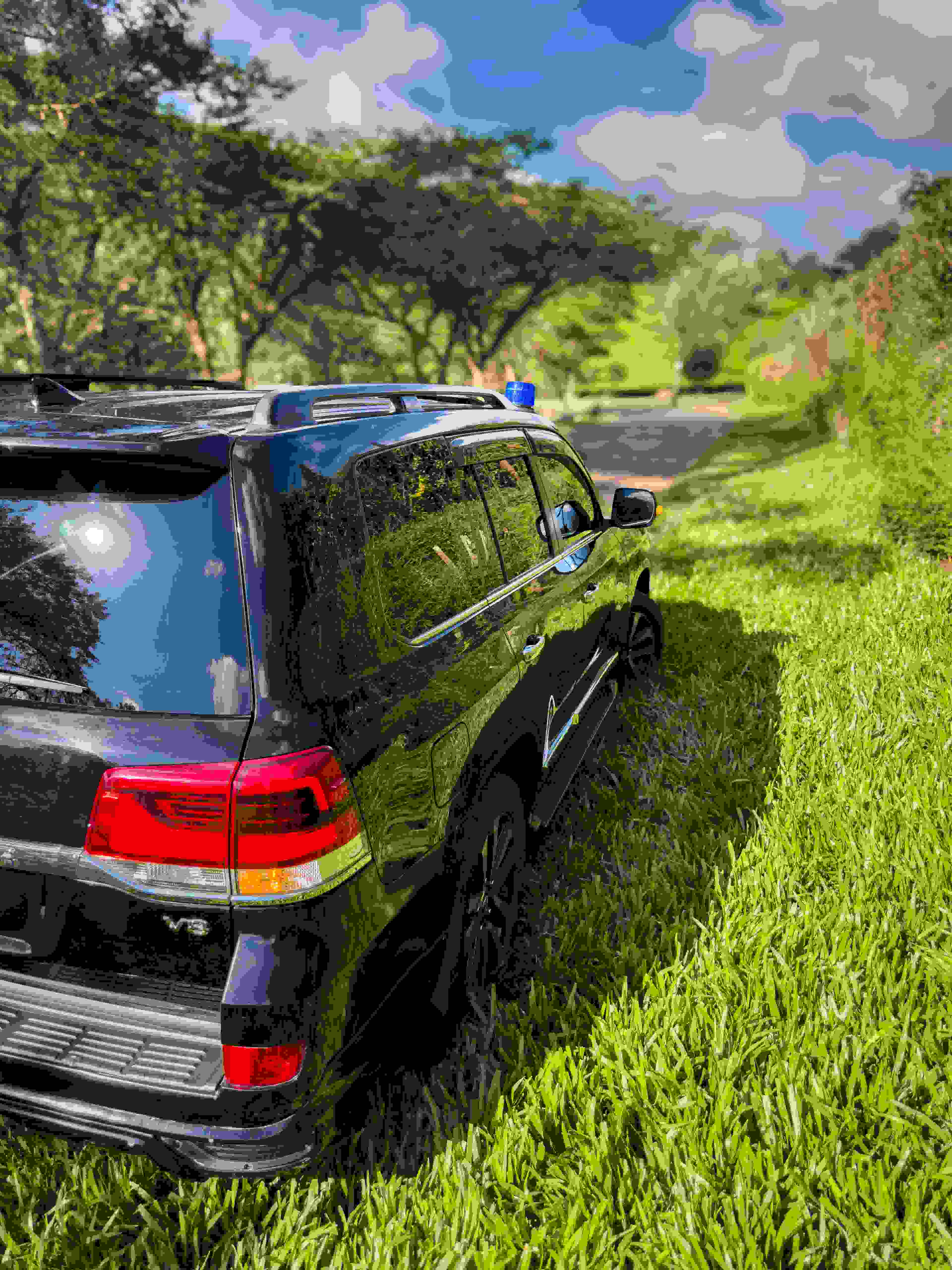 Toyota Land Cruiser V8 LC200 view 5