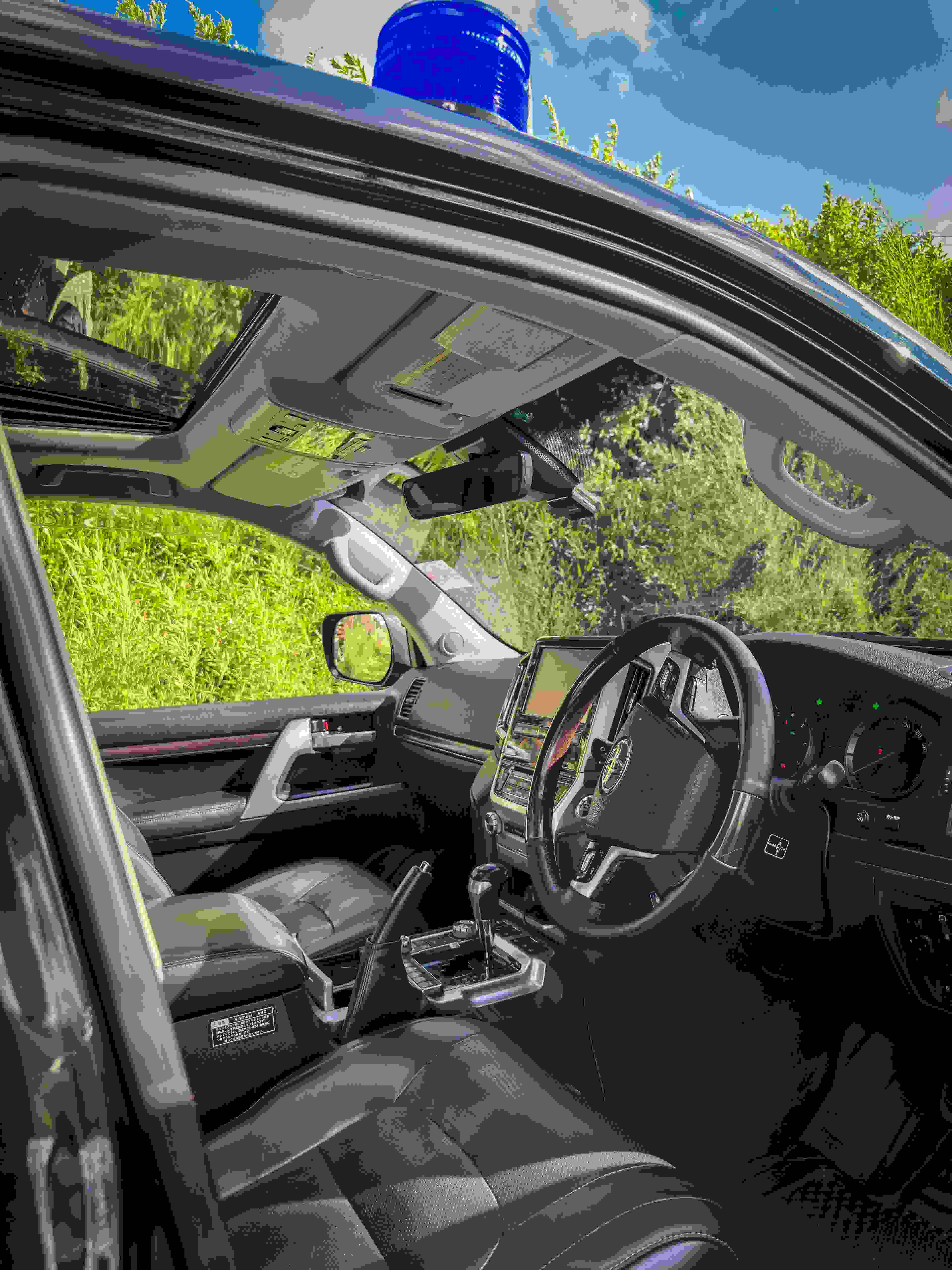 Toyota Land Cruiser V8 LC200 view 8