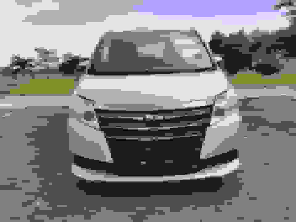 Toyota Noah view 4