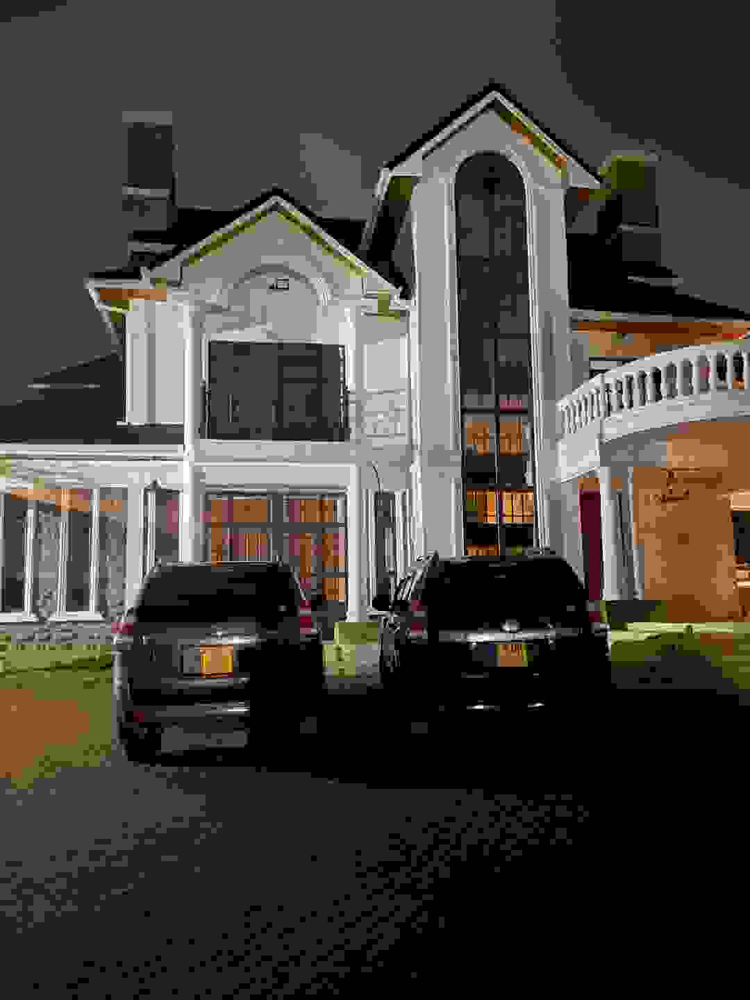 Prado Prado Night House Car Hire