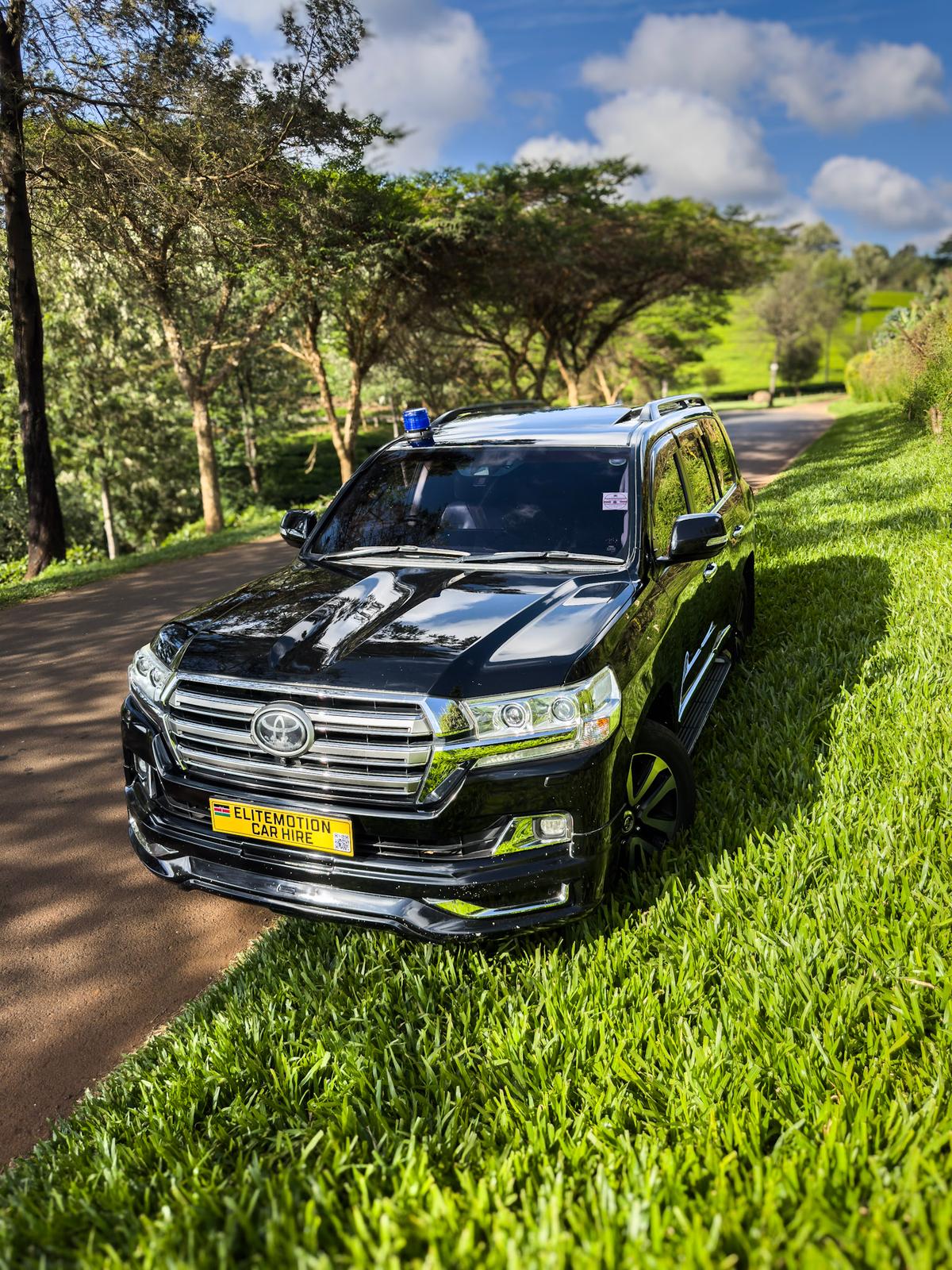 Book Toyota Land Cruiser V8 LC200, Diesel now