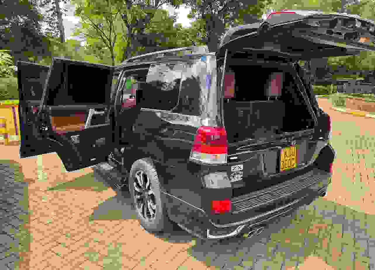 Toyota Land Cruiser V8 LC200, Sunroof view 4