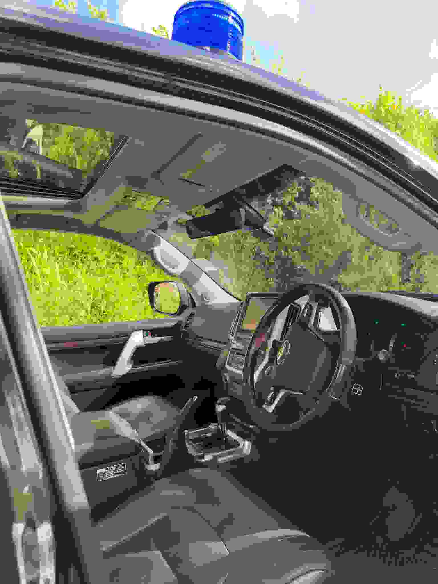 Toyota Land Cruiser LC200 for hire