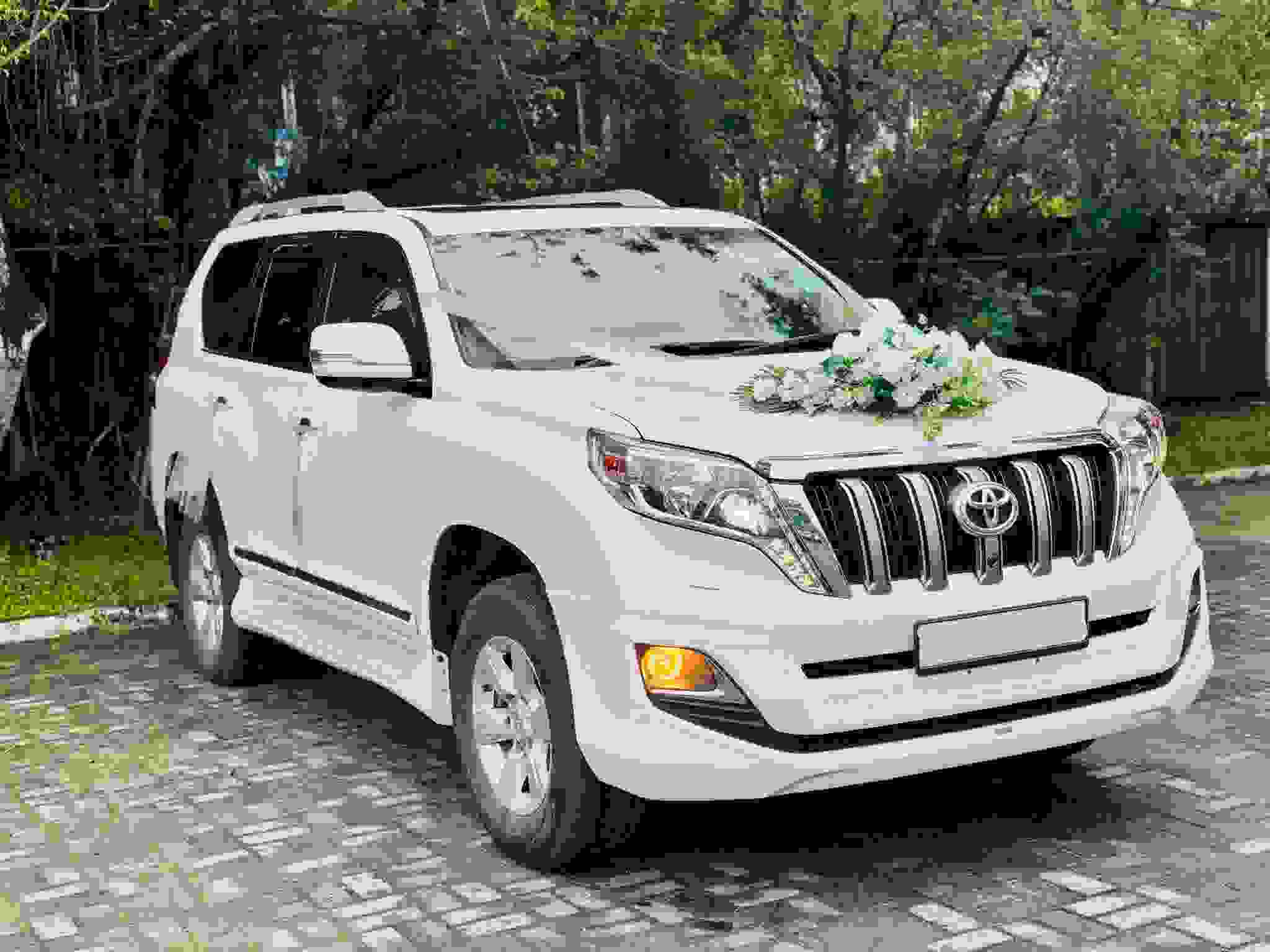 Toyota Land Cruiser J150 Prado, Teardrop, Seven Seater view 9